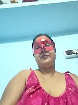 Snapshot of misti02 chatting on 10-19-25, 04:10 misti02 online show from 10-19-25, 04:10