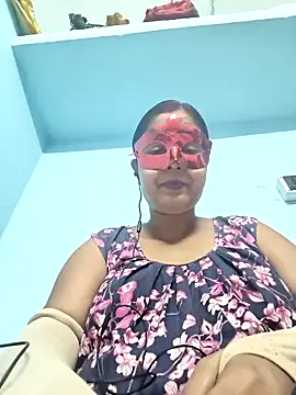 Snapshot of misti02 chatting on 10-21-25, 05:56 misti02 online show from 10-21-25, 05:56