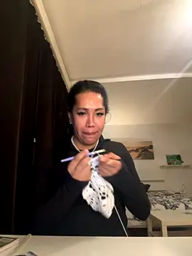 Snapshot of Mariqnq chatting on 10-10-25, 10:54 Mariqnq online show from 10-10-25, 10:54