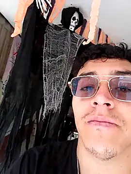 Snapshot of EithanFuckboys chatting on 10-28-25, 01:32 EithanFuckboys online show from 10-28-25, 01:32