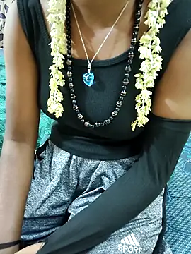 Snapshot of Chennai-couples chatting on 10-13-25, 09:05 Chennai-couples online show from 10-13-25, 09:05
