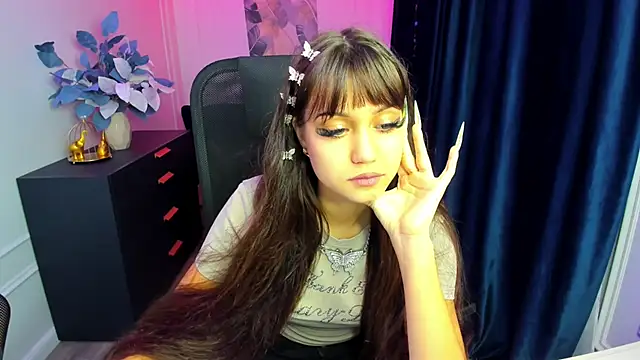 TiffanyYounge online show from 11-28-25, 12:27