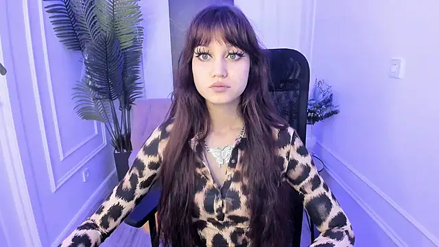 TiffanyYounge online show from 11-10-25, 07:19