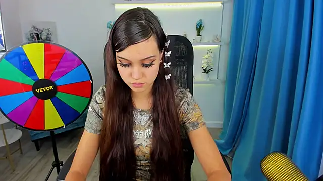 TiffanyYounge online show from 11-12-25, 12:42