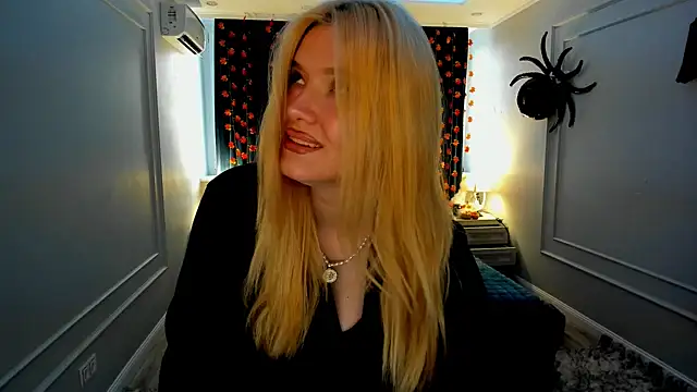 Snapshot of velvet_skyee chatting on 10-24-25, 04:22 velvet skyee online show from 10-24-25, 04:22