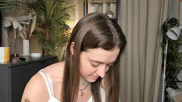 ThelmaJusto online show from 11-06-25, 02:21