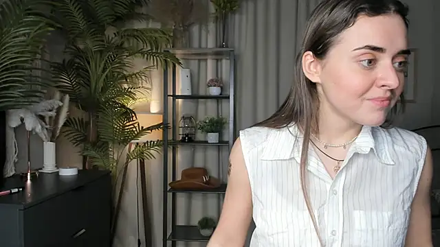 ThelmaJusto online show from 11-08-25, 02:20