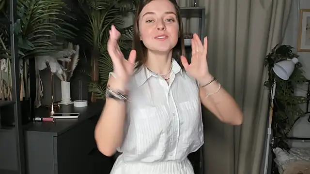 ThelmaJusto online show from 10-31-25, 03:41