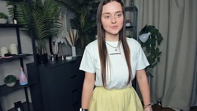 ThelmaJusto online show from 10-18-25, 03:47