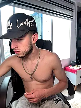 noah red online show from 10-23-25, 03:21