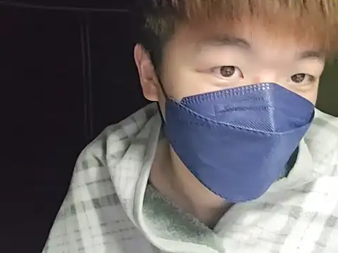 Snapshot of fox165 chatting on 12-21-25, 04:19 fox165 online show from 12-21-25, 04:19