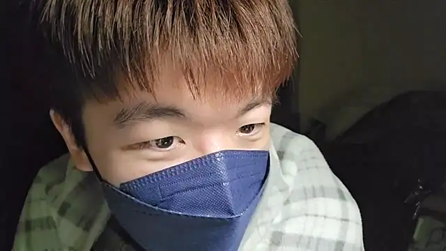 Snapshot of fox165 chatting on 12-18-25, 04:44 fox165 online show from 12-18-25, 04:44