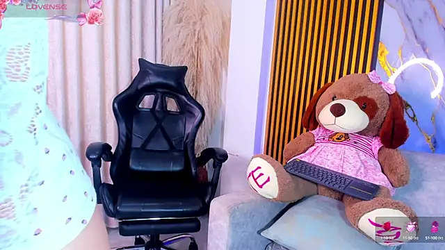 alejagarcia  online show from 10-10-25, 09:04