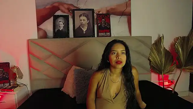 Snapshot of Amayavaldes chatting on 10-15-25, 01:15 Amayavaldes online show from 10-15-25, 01:15