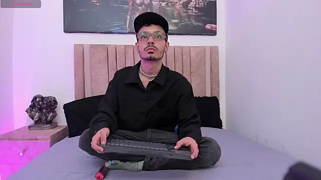 Timothe Evans online show from 10-30-25, 07:44