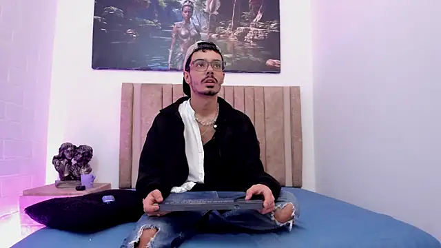 Timothe Evans online show from 12-23-25, 04:12