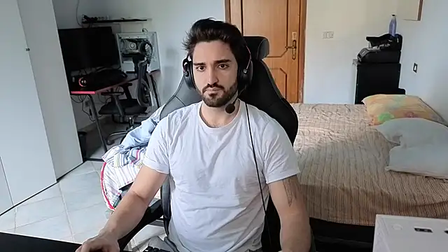 Snapshot of Al3xox02 chatting on 02-11-26, 09:53 Al3xox02 online show from 02-11-26, 09:53