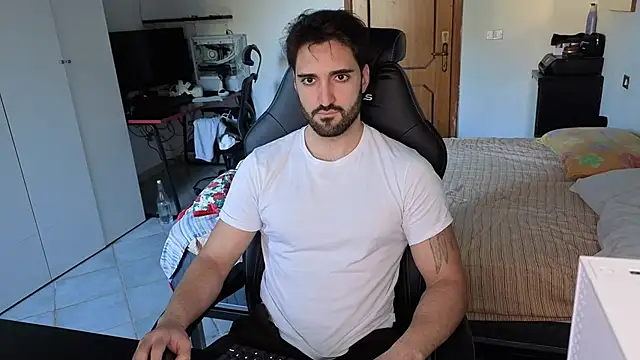 Snapshot of Al3xox02 chatting on 02-21-26, 12:18 Al3xox02 online show from 02-21-26, 12:18