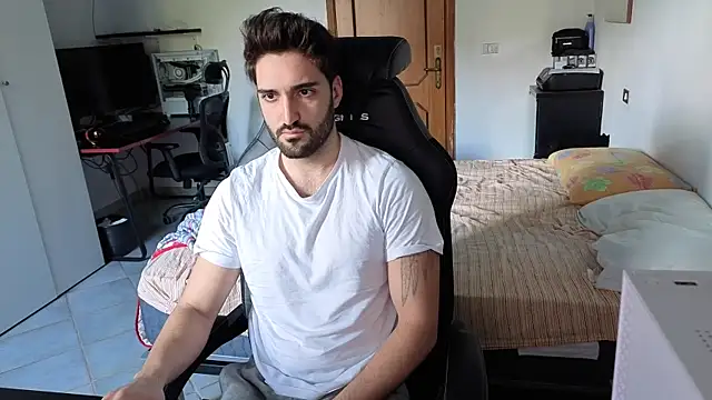 Snapshot of Al3xox02 chatting on 02-25-26, 08:36 Al3xox02 online show from 02-25-26, 08:36