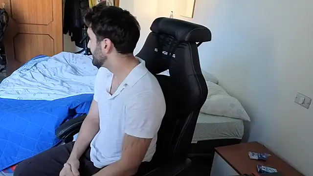 Al3xox02 online show from 04-04-26, 12:34