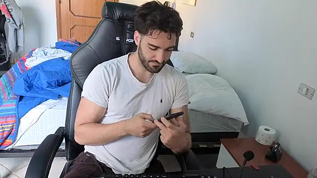 Al3xox02 online show from 04-14-26, 01:05