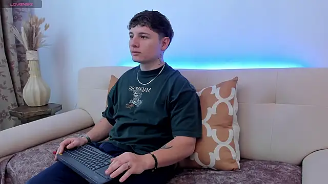 Leoo Miller online show from 10-17-25, 08:54