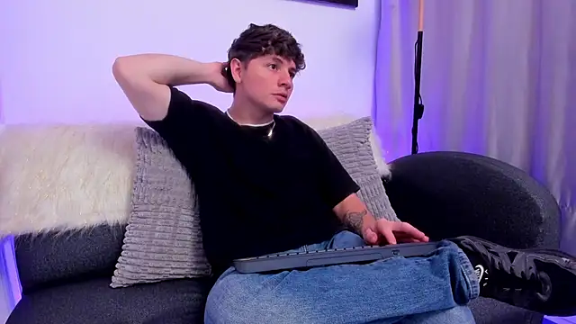 Leoo Miller online show from 12-03-25, 04:02