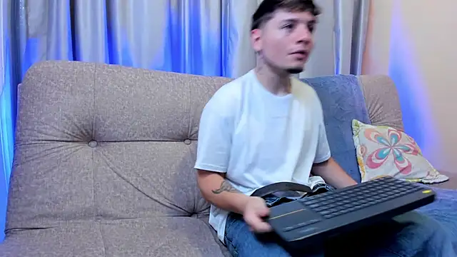 Leoo Miller online show from 02-28-26, 04:23