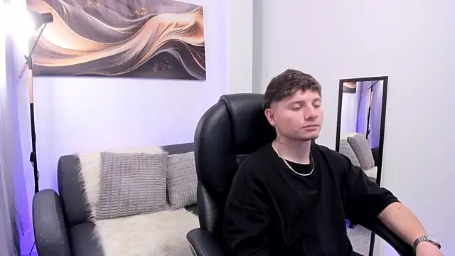 Leoo Miller online show from 12-18-25, 04:28