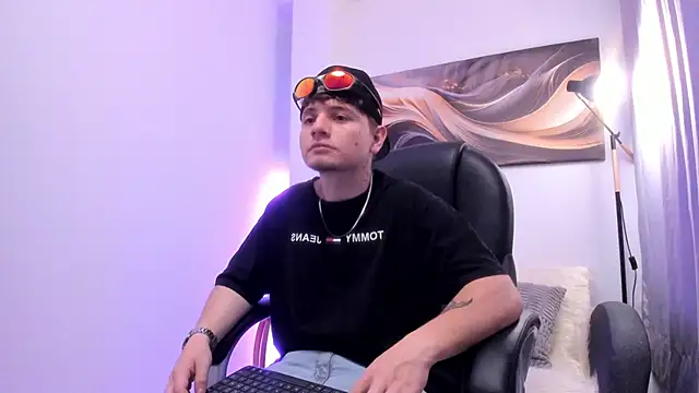 Leoo Miller online show from 11-19-25, 04:12