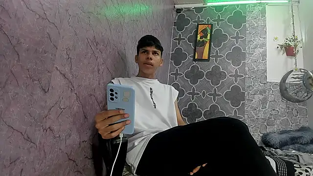 Snapshot of sexyboys_cutex18 chatting on 02-17-26, 11:46 sexyboys cutex18 online show from 02-17-26, 11:46