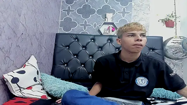 sexyboys cutex18 online show from 03-31-26, 06:32