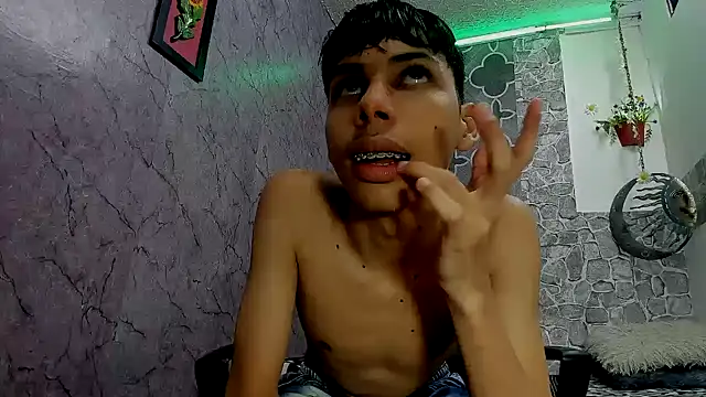 Snapshot of sexyboys_cutex18 chatting on 02-12-26, 10:31 sexyboys cutex18 online show from 02-12-26, 10:31