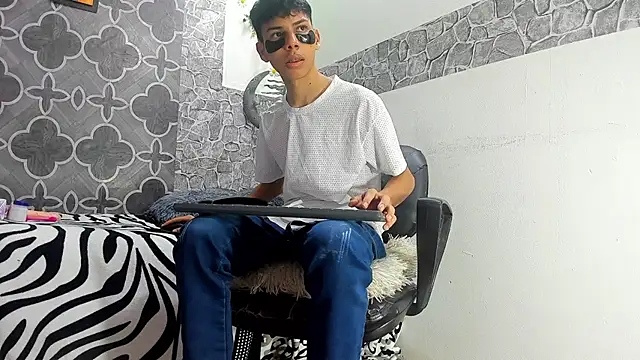 Snapshot of sexyboys_cutex18 chatting on 02-05-26, 08:37 sexyboys cutex18 online show from 02-05-26, 08:37