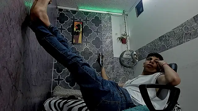 Snapshot of sexyboys_cutex18 chatting on 02-22-26, 10:00 sexyboys cutex18 online show from 02-22-26, 10:00