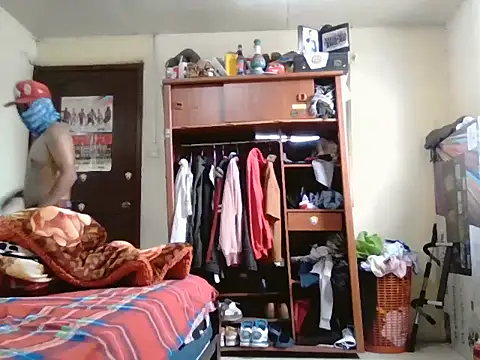 Snapshot of marco13y chatting on 11-26-25, 08:20 marco13y online show from 11-26-25, 08:20