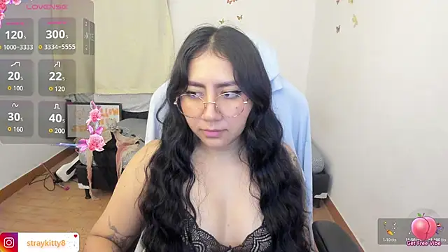 LoveLyy- online show from 10-31-25, 10:45