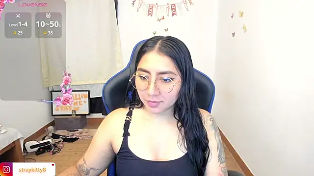 LoveLyy- online show from 06-10-26, 02:07
