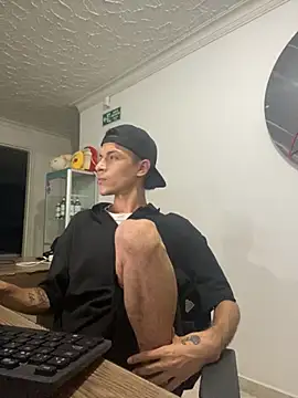 santyrestrepo online show from 10-28-25, 12:11