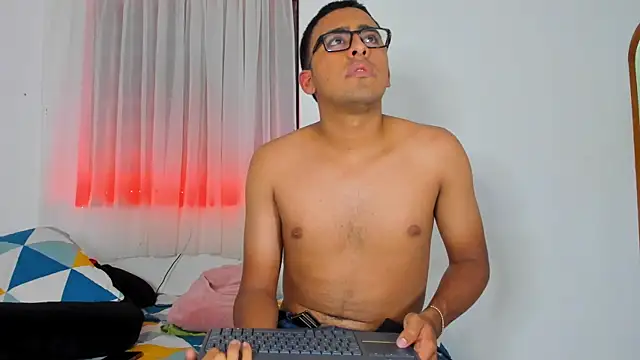 Sexy Couple Xx online show from 10-13-25, 04:14