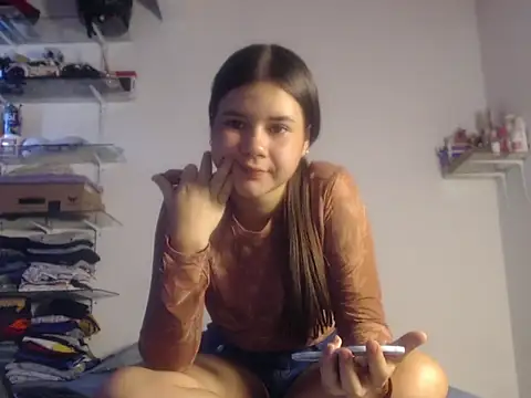 Snapshot of Saraa_loove chatting on 10-18-25, 01:46 Saraa loove online show from 10-18-25, 01:46