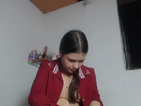 Snapshot of Saraa_loove chatting on 10-21-25, 01:54 Saraa loove online show from 10-21-25, 01:54