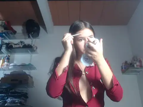 Snapshot of Saraa_loove chatting on 10-20-25, 01:33 Saraa loove online show from 10-20-25, 01:33