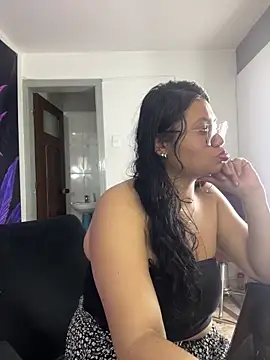 Snapshot of MaviEvil_ chatting on 10-11-25, 05:30 MaviEvil online show from 10-11-25, 05:30