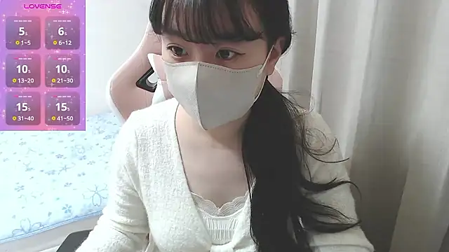 hinako08 online show from 11-18-25, 01:21