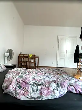 Twinklelove25 online show from 10-13-25, 08:05