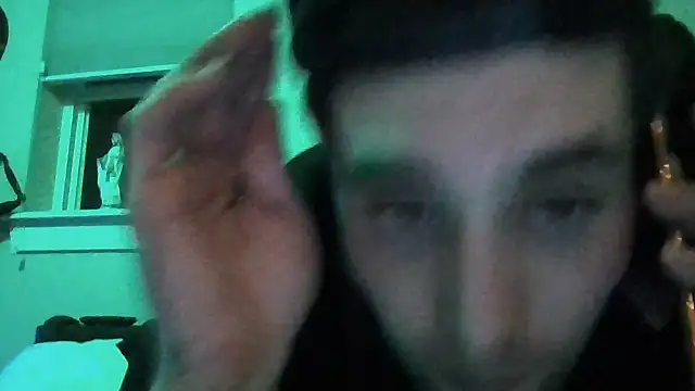 Snapshot of nvthvn555 chatting on 11-17-25, 12:36 nvthvn555 online show from 11-17-25, 12:36