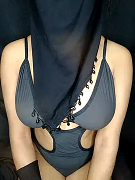 Snapshot of Priya_74 chatting on 10-24-25, 08:08 Priya 74 online show from 10-24-25, 08:08