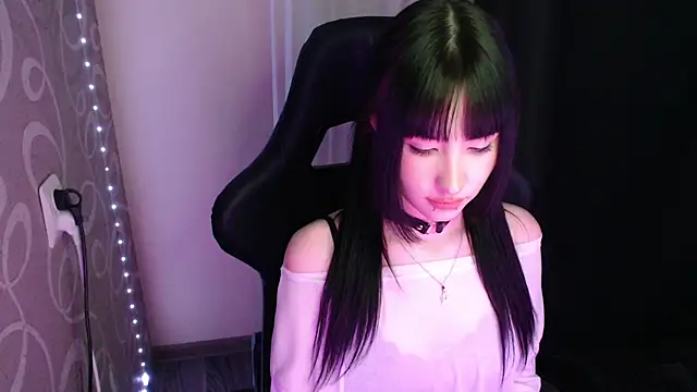 NaemiiBlush online show from 12-17-25, 11:48