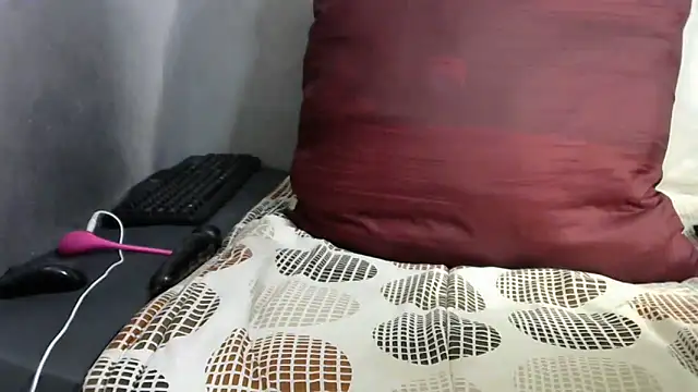 WildnWetMilfX36 online show from 03-25-26, 06:24